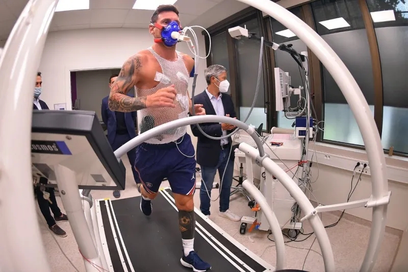 مباراة الهلال والأهلي في دوري أبطال آسيامواجهة نارية بين عمالقة الكرة الآسيوية